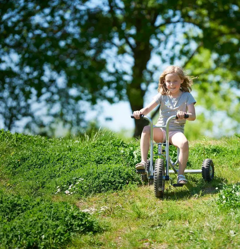 viking-explorer-with-girl-45274_771_1280x1280.webp